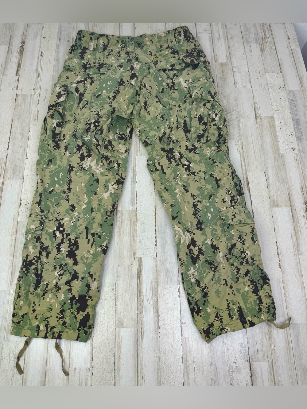 US Navy Pants Mens Medium Short Green NWU Type III Camo Cargo Seals Work Uniform - Picture 8 of 10